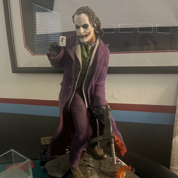 Joker figure - Picture 1 of 2